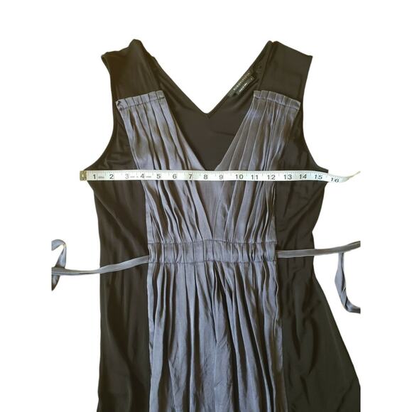 BCBG Maxazria Silk Sleeveless Vneck Pleated Belted Blouse Top Sz S - Picture 3 of 8